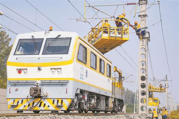 濟南供電段對多條線路同時開展接觸網設備集中